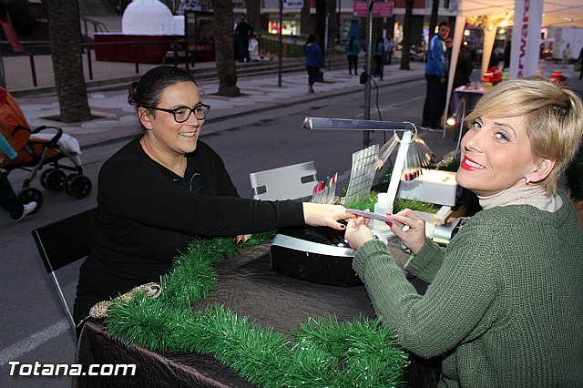 El pasado fin de semana tuvo lugar la V Feria de Navidad y el Regalo de la Avenida de Lorca - 41
