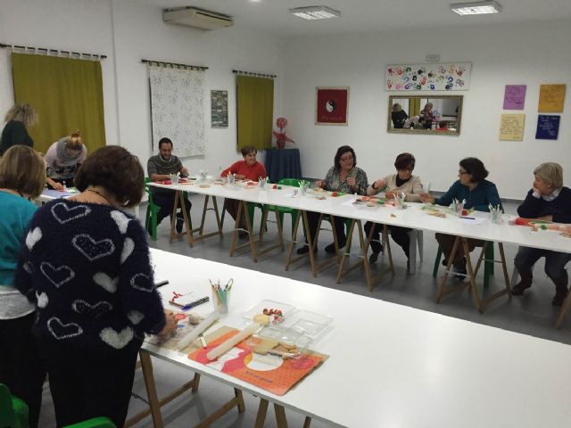 El concejal de Igualdad participa en la elaboración de dulces en los Molinos Marfagones - 4, Foto 4