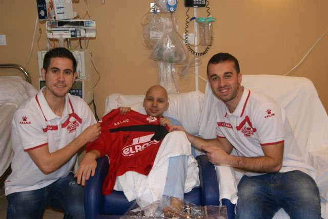 La plantilla visita a los niños ingresados en el Hospital Virgen de la Arrixaca - 2015 - 3, Foto 3