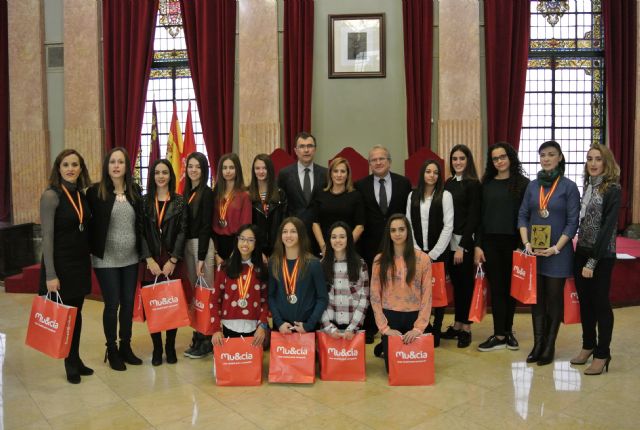El Alcalde felicita a las gimnastas del Club Cronos JM Puente Tocinos por sus medallas en el campeonato de España - 2, Foto 2