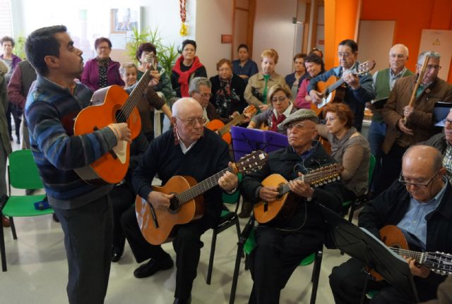 El Centro de las Personas Mayores torreño ya vive la Navidad a tope - 3, Foto 3