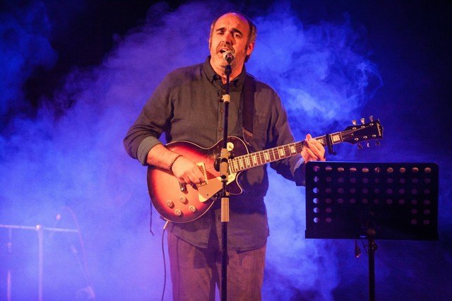 El cantautor Juanfran Esparza presentó su último trabajo discográfico “El viajero indomable”, Foto 2