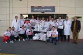 La plantilla visita a los niños ingresados en el Hospital Virgen de la Arrixaca - 2015
