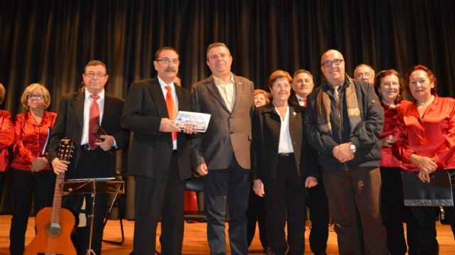 Los villancicos reúnen en una tarde a distintos clubes de Mayores de Cartagena - 1, Foto 1