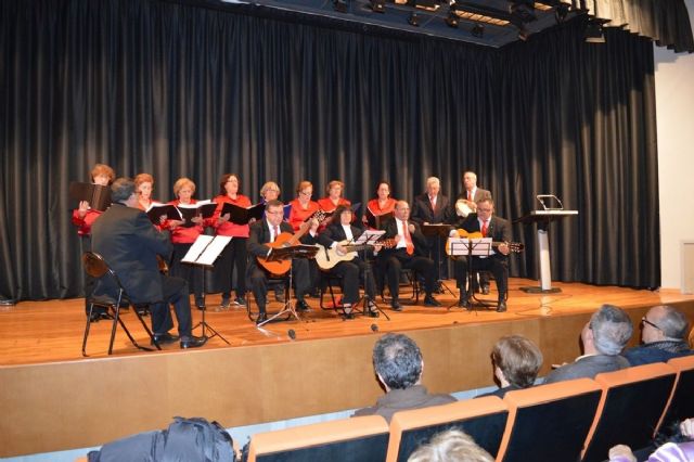 Los villancicos reúnen en una tarde a distintos clubes de Mayores de Cartagena - 2, Foto 2