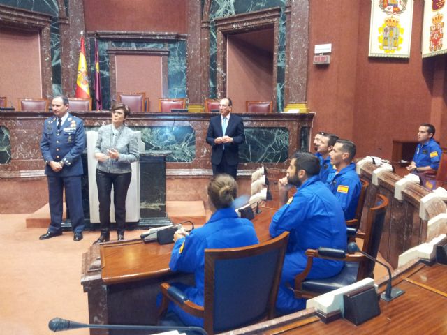 La presidenta de la Asamblea recibe a la patrulla acrobática del ejército del aire - 2, Foto 2