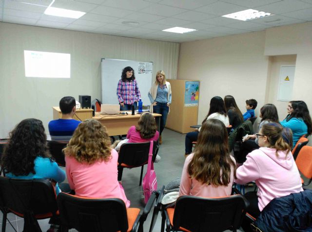 La 'Escuela de Adolescentes' trata este viernes la resolución de conflictos y la violencia en las aulas - 1, Foto 1