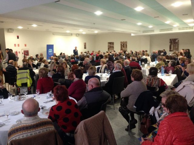 Francisco Jódar, Fulgencio Gil y Sandra Martínez han participado en un encuentro sectorial con más de 150 mayores del municipio para exponerles las claves del programa del Partido Popular - 1, Foto 1