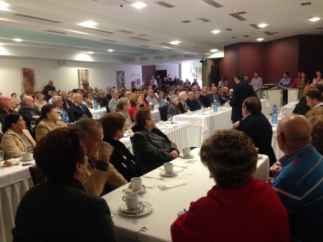 Francisco Jódar, Fulgencio Gil y Sandra Martínez han participado en un encuentro sectorial con más de 150 mayores del municipio para exponerles las claves del programa del Partido Popular - 2, Foto 2