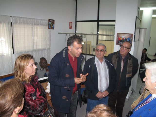 ACCEM recibe el dinero obtenido en la Feria de Personas Mayores - 1, Foto 1