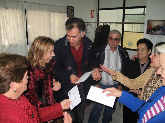 ACCEM recibe el dinero obtenido en la Feria de Personas Mayores - 2, Foto 2