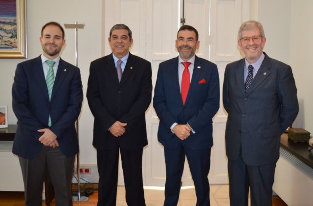 José López recibe a la junta directiva de la Cofradía Marraja que le exponen sus proyectos y el estado actual de la capilla - 2, Foto 2