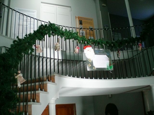 The Municipal Library "Matthew Smith" makes a selection of children's reading and is adorned on the occasion of the Christmas season, Foto 3