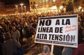 Más de 2.500 personas se congregan en la plaza de la Constitución para decir no a la construcción de la línea de alta tensión en los municipios de Totana y Aledo