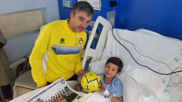 Plásticos Romero Cartagena de visita sorpresa a los peques del hospital de Santa Lucía - 1, Foto 1