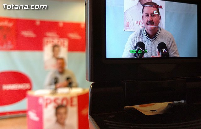 Rueda de prensa del PSOE de Totana sobre la polémica en torno a las declaraciones en redes sociales tras la agresión a Rajoy, Foto 2