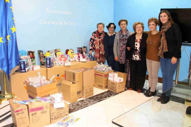 Cáritas recibe donaciones de juguetes y material infantil de empresas caravaqueñas - 1, Foto 1