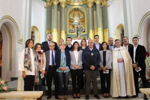 La Comunidad entrega al párroco de Santomera la imagen restaurada de la patrona del municipio, la Virgen del Rosario - 1, Foto 1
