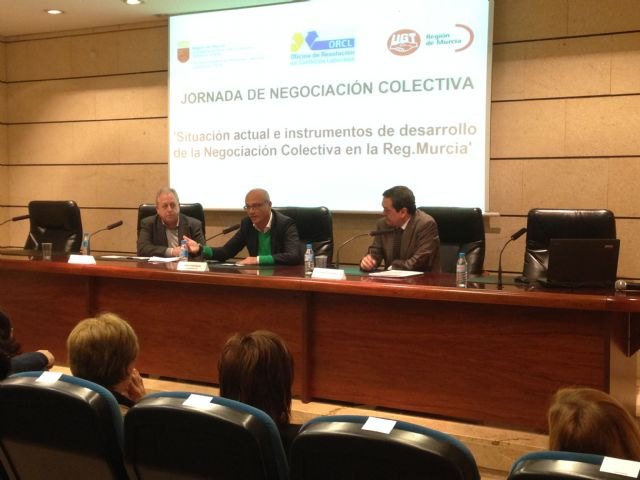 El consejero de Desarrollo Económico aboga por el diálogo social como signo de estabilidad tanto de trabajadores como de empresarios - 1, Foto 1