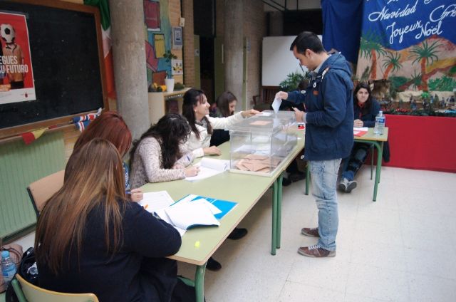 La participación de electores en el municipio de Totana en las generales asciende al 36,95% por ciento, a las 14:00 horas; siete puntos menos que hace cuatro años, Foto 2
