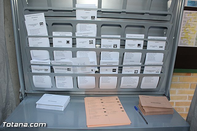 La participación de electores en el municipio de Totana en las generales asciende al 56,70% por ciento, a las 18:00 horas; 8,5 puntos menos que hace cuatro años, Foto 1