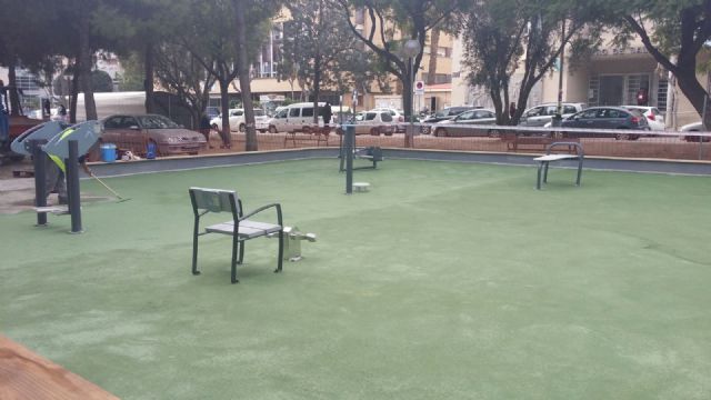 La Concejalía de Modernización instalará aparatos de gerontogimnasia en 50 jardines del casco urbano y pedanías - 1, Foto 1
