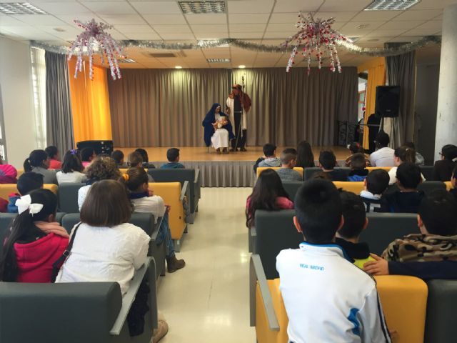 El Centro Social de las Personas Mayores torreño reunió a niños y mayores - 1, Foto 1