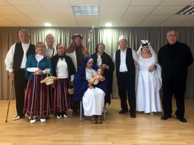 El Centro Social de las Personas Mayores torreño reunió a niños y mayores - 2, Foto 2