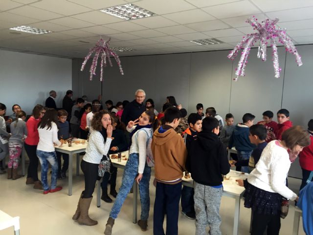 El Centro Social de las Personas Mayores torreño reunió a niños y mayores - 3, Foto 3