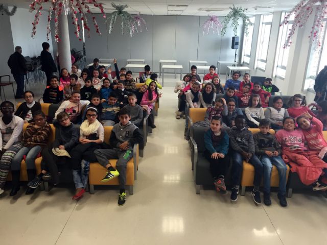 El Centro Social de las Personas Mayores torreño reunió a niños y mayores - 4, Foto 4