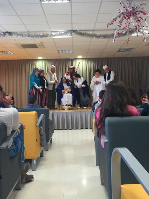 El Centro Social de las Personas Mayores torreño reunió a niños y mayores - 5, Foto 5