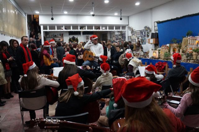 Ya luce el belén de la peña L'Almazara torreña - 2, Foto 2