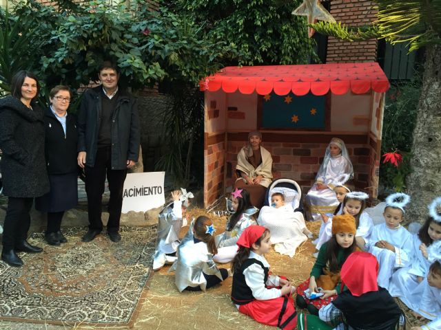 Cientos de escolares participan en el Belén Viviente del colegio María Inmaculada - 1, Foto 1