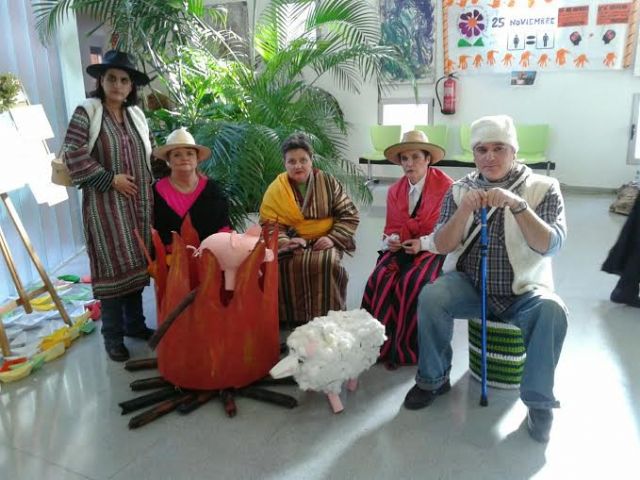 Los usuarios del Centro de Día con Enfermedad Mental representan un Belén Viviente con motivo de su fiesta de la Navidad - 4, Foto 4