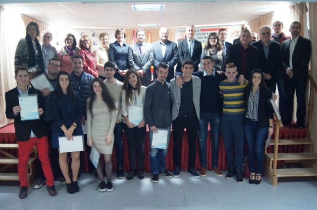 The ceremony is held diplomas promote the IX International Baccalaureate students from IES "Juan de la Cierva", Foto 4