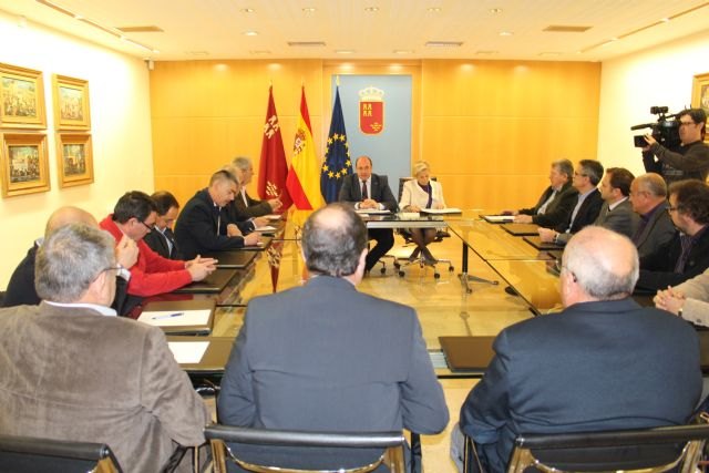 Pedro Antonio Sánchez: Sumando esfuerzos y con una estrategia común podemos hacer del vitivinícola un sector de referencia - 1, Foto 1