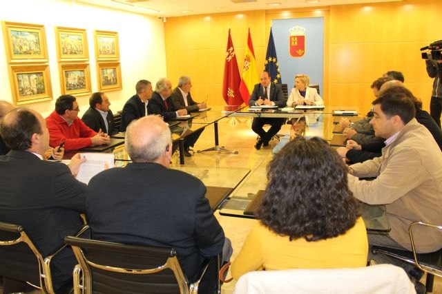 Pedro Antonio Sánchez: Sumando esfuerzos y con una estrategia común podemos hacer del vitivinícola un sector de referencia - 2, Foto 2