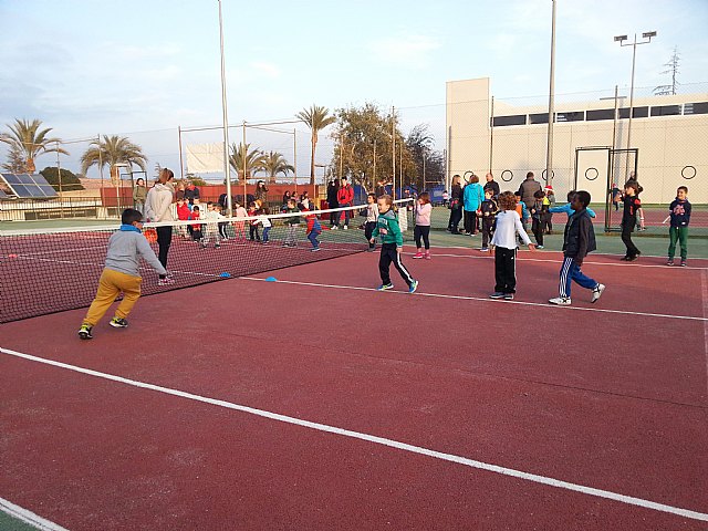 Finalizan las clases de la escuela de tenis Kuore con el campeonato navideño en el polideportivo 6 de diciembre - 2