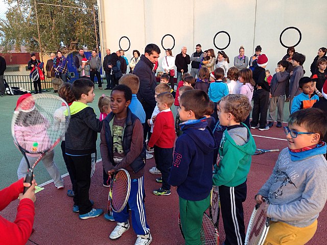 Finalizan las clases de la escuela de tenis Kuore con el campeonato navideño en el polideportivo 6 de diciembre - 31