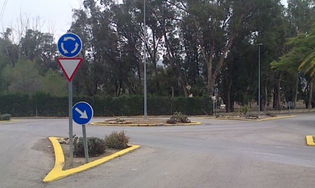 El Ayuntamiento acomete la señalización del 80% de los viales de la zona residencial de Ascoy - 1, Foto 1
