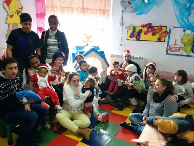 The educational community of the Children Municipal School "Clara Campoamor" celebrates the traditional celebration of Christmas and visit of the Magi, Foto 2