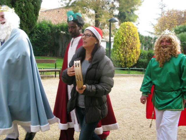La comunidad educativa de la Escuela Municipal Infantil Clara Campoamor celebra la tradicional fiesta de la Navidad y visita de los Reyes Magos, Foto 6