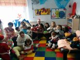 La comunidad educativa de la Escuela Municipal Infantil 'Clara Campoamor' celebra la tradicional fiesta de la Navidad y visita de los Reyes Magos