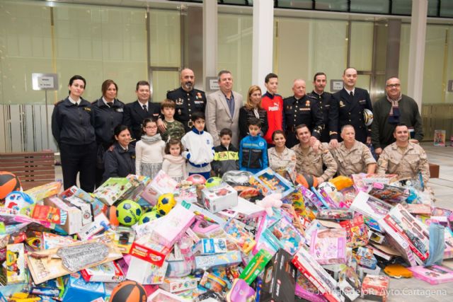 Juguetea pone fin a la campaña de recogida añadiendo cientos de juguetes a su Gran Montaña - 4, Foto 4