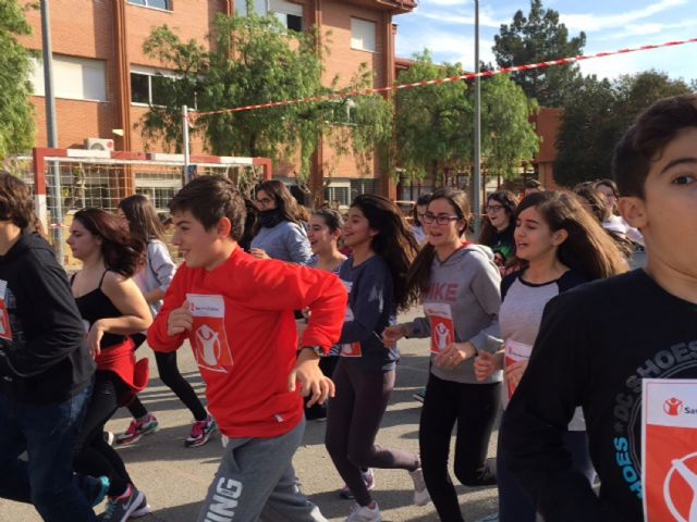 Los alumnos del IES Salvador Sandoval torreño corren un año más en favor de Save The Children - 1, Foto 1
