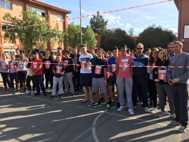 Los alumnos del IES Salvador Sandoval torreño corren un año más en favor de Save The Children - 2, Foto 2
