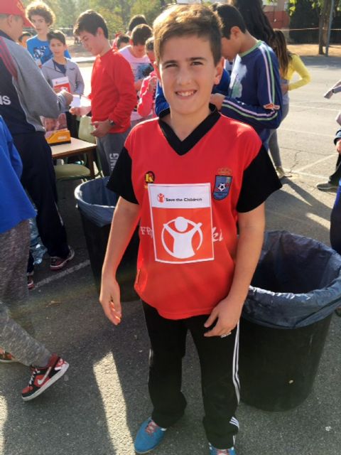 Los alumnos del IES Salvador Sandoval torreño corren un año más en favor de Save The Children - 3, Foto 3