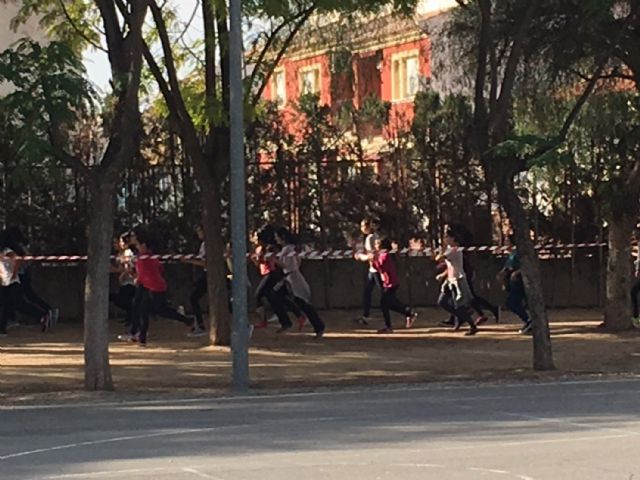 Los alumnos del IES Salvador Sandoval torreño corren un año más en favor de Save The Children - 4, Foto 4