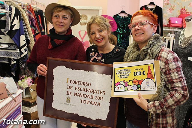 "Floreal Accessories" wins the contest I of Totana Escaparatismo, Foto 1