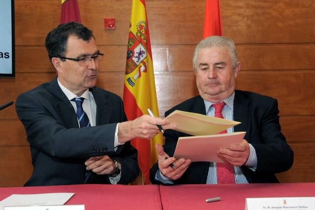 Ballesta firma un convenio con la Asociación Murciana de Empresas de Publicidad Exterior para retirar más de 400 vallas publicitarias y mejorar la imagen del municipio - 2, Foto 2